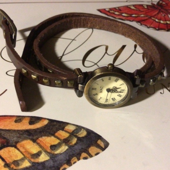 🆕 ⌚ AUCTION PRICE👩🏻⚖️ VINTAGE LEATHER WRAP WATCH WITH STUDS - Picture 3 of 9